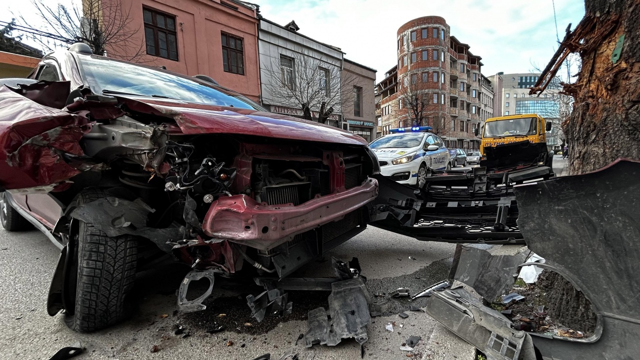 Катастрофа затруднява движението по пътя Велико Търново – Варна в района