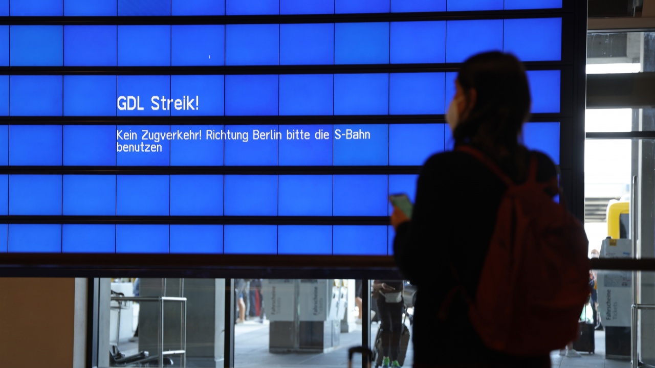 Германският персонал по сигурността на летищата и работодателите се споразумяха да използват арбитраж в спора за заплатите