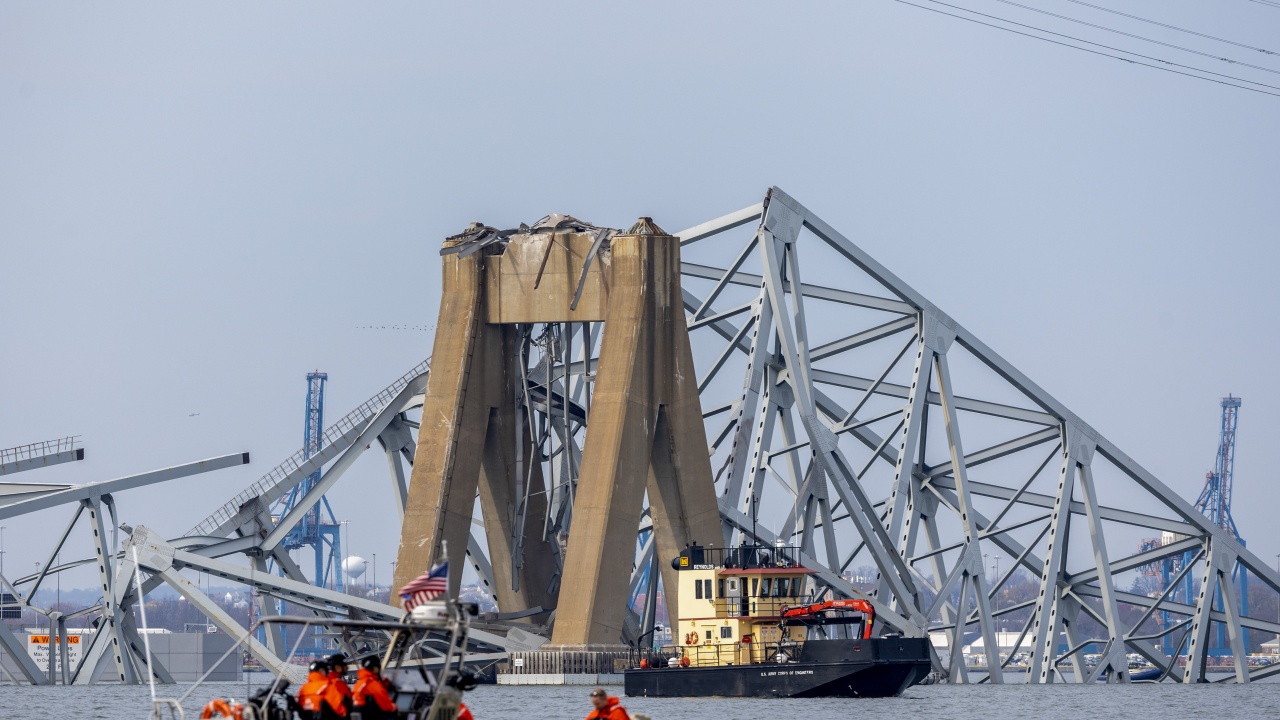 След срутването на емблематичния мост в Балтимор - властите прекратиха