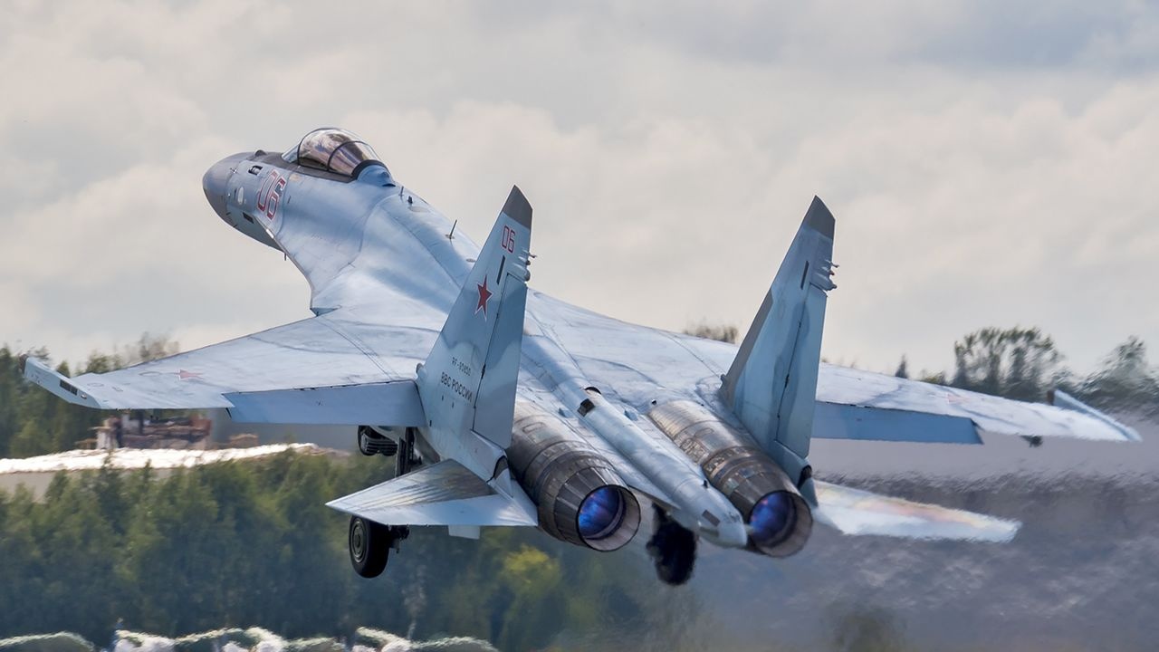 Руски изтребител Су-35 падна в морето близо до окупирания Крим,