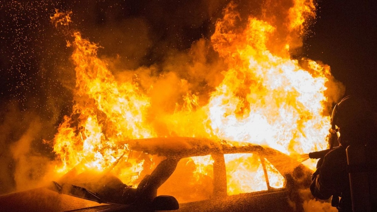 Кола се запали край великотърновското Ново село, на пътя София