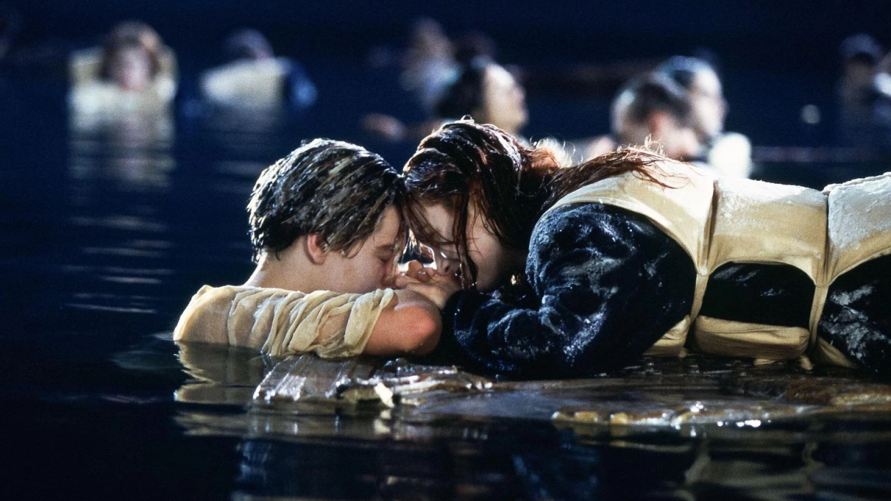 Истинските фенове на филма Титаник отдавна спорят дали парчето дърво