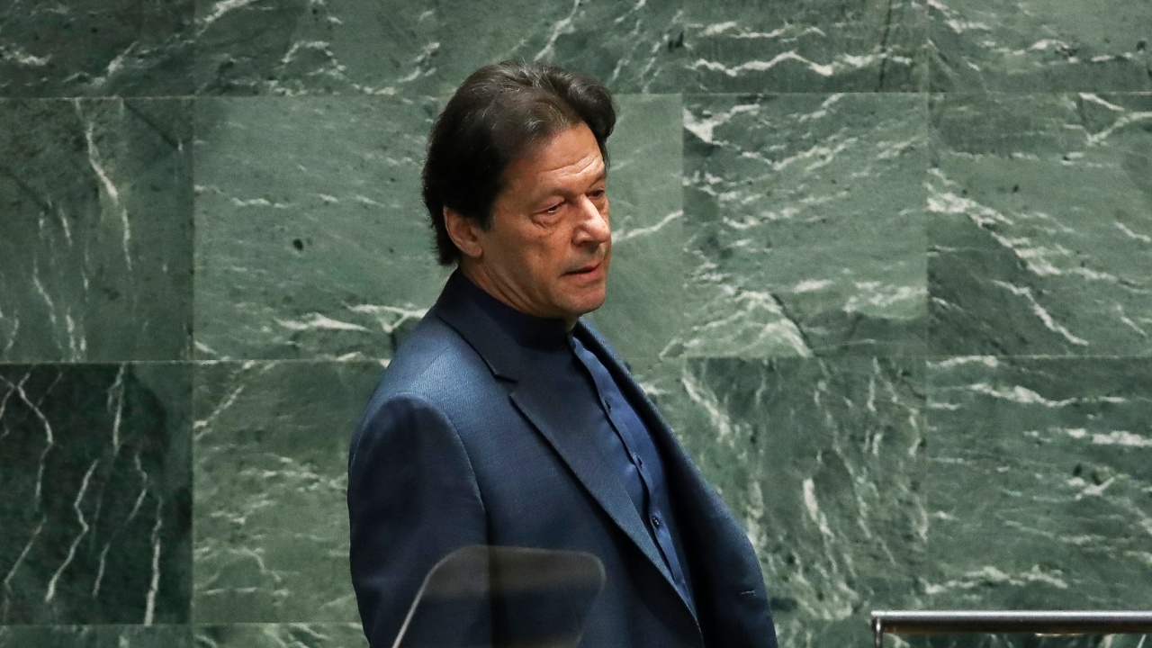 Съдът в Пакистан отмени присъдата на бившия премиер Имран Хан по обвинения в корупция