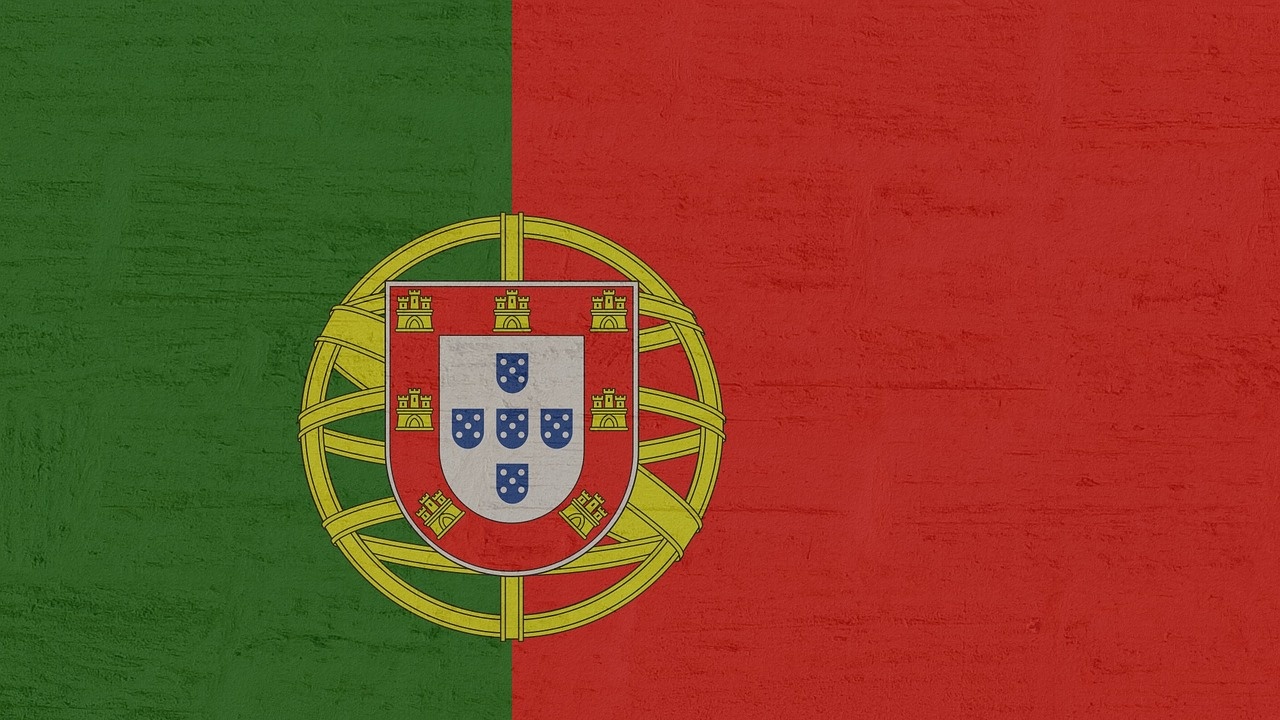 Новото консервативно правителство на Португалия възстановява държавни символи в герба
