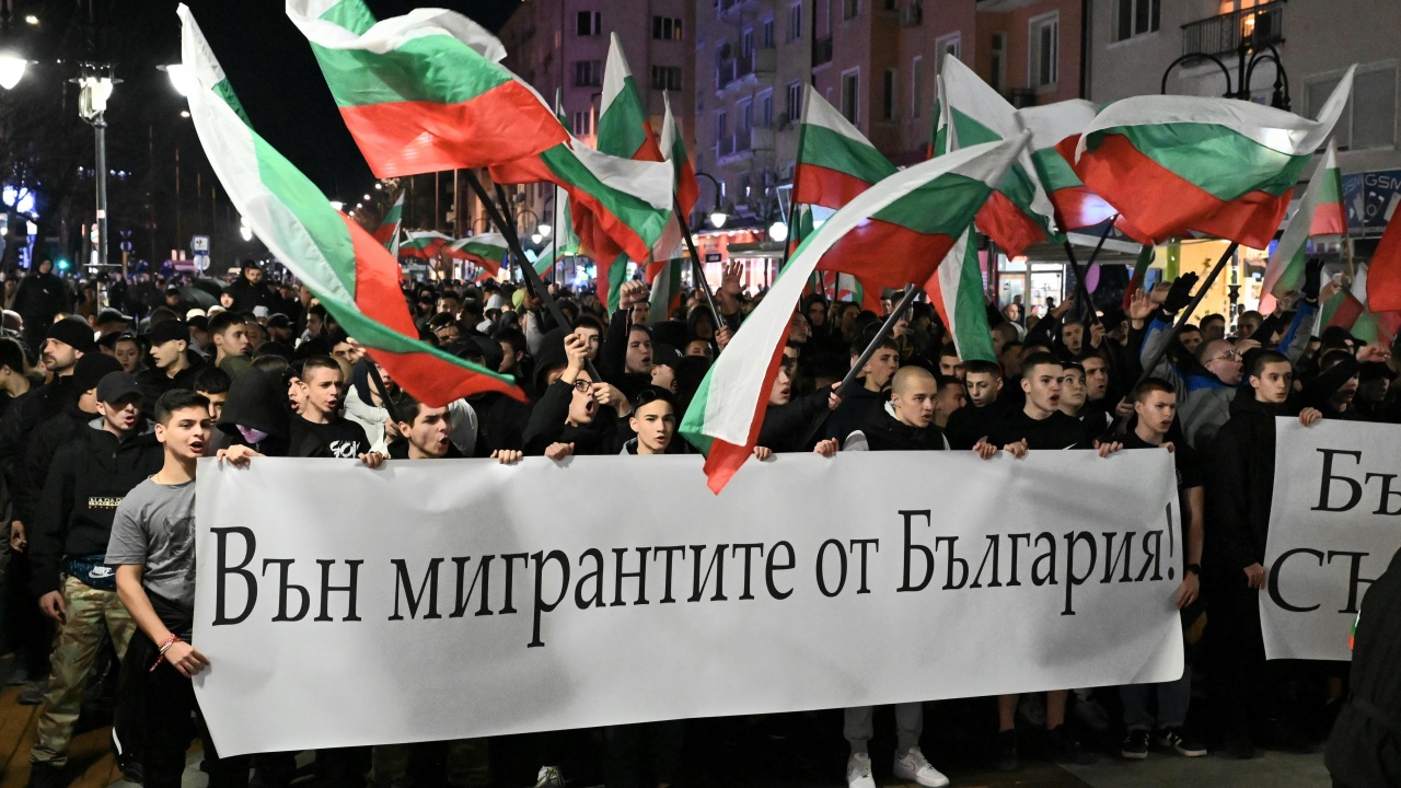 В България съществуват неонацистки групи, които се подготвят за побои над мигранти. Това