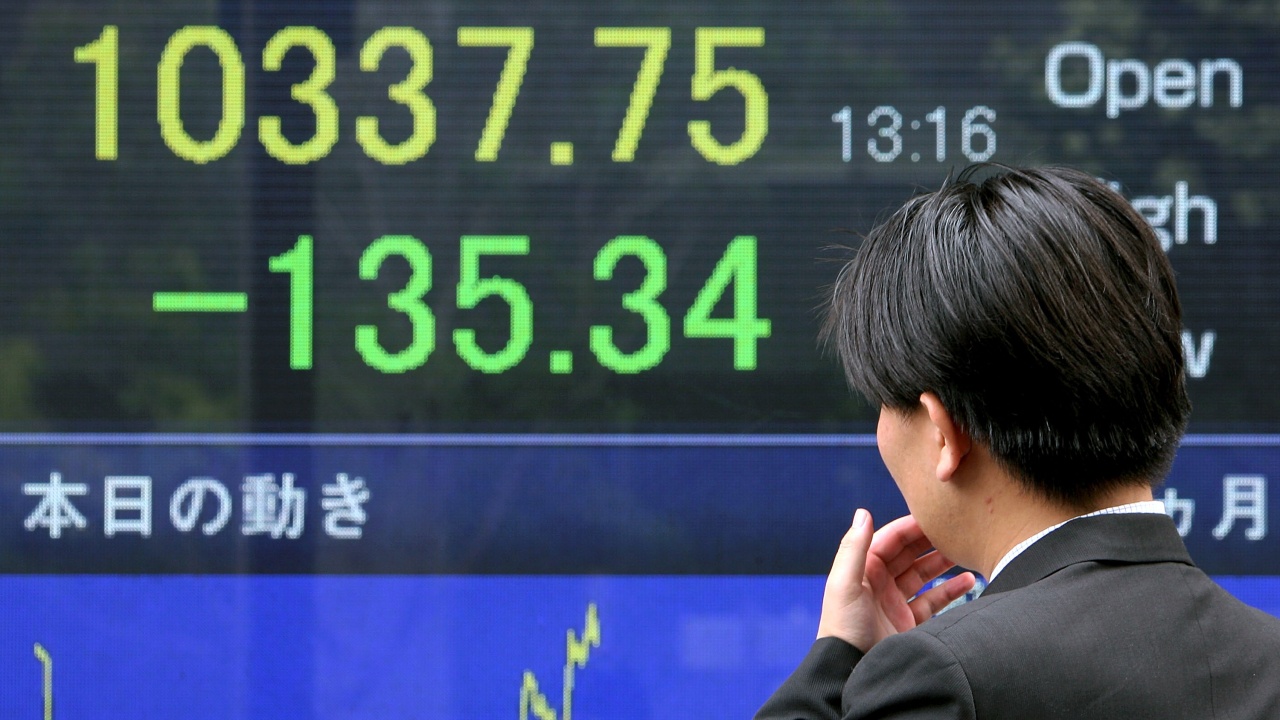 Борсата в Токио спадна заради засилващата се йена, Уолстрийт закри в червено