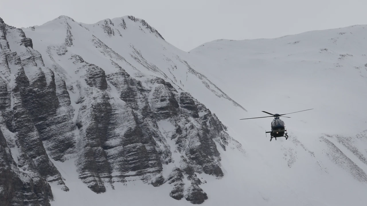 Трима души загинаха днес в катастрофа на хеликоптер в Швейцария