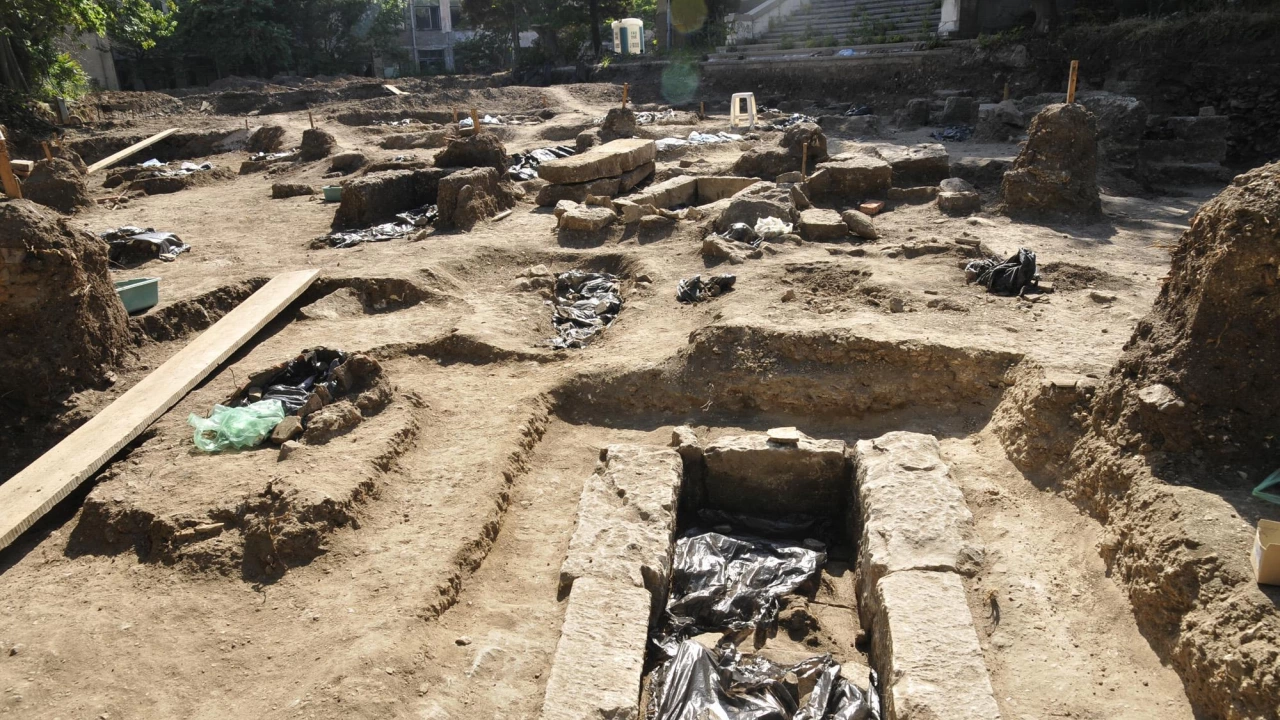 Средновековен некропол е изникнал при разкопки на мястото на бъдещата