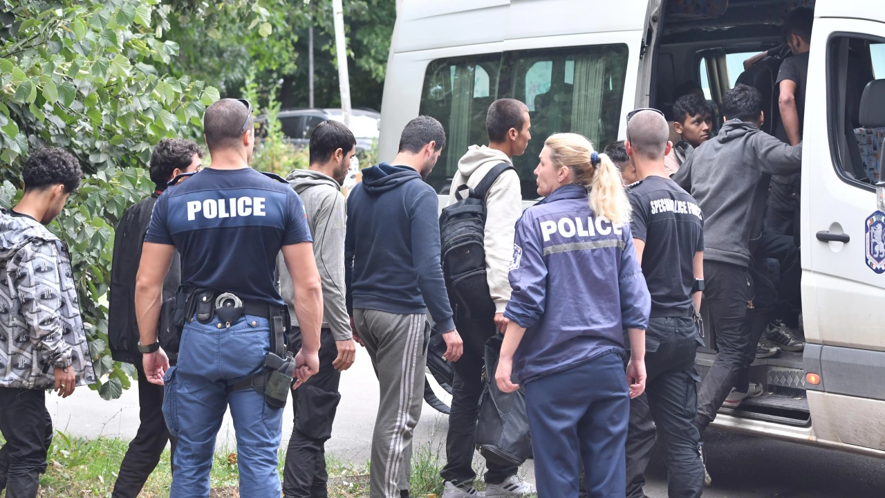 15 нелегални мигранти са задържани при полицейска операция в столичния