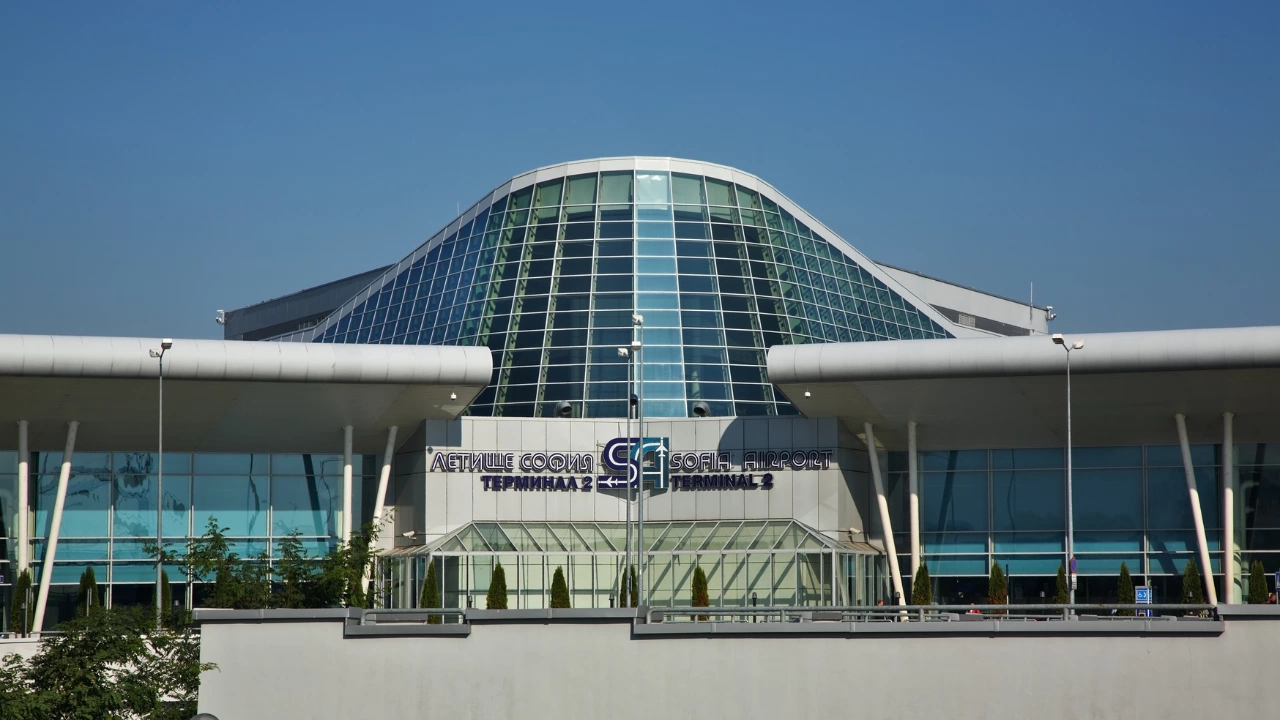 Заплатите на работещите на летище София ще бъдат увеличени с