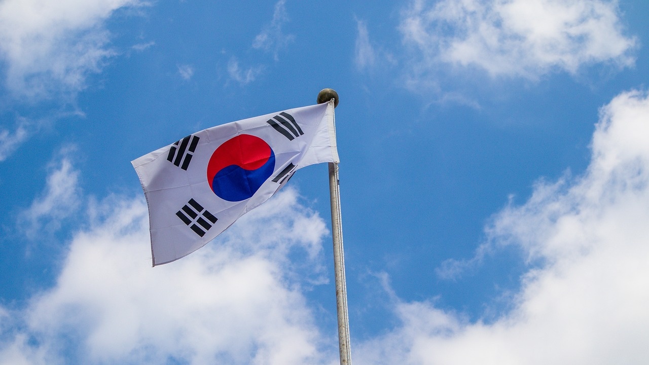 Южна Корея изведе в орбита втори шпионски сателит собствено производство, съобщава Франс прес.
