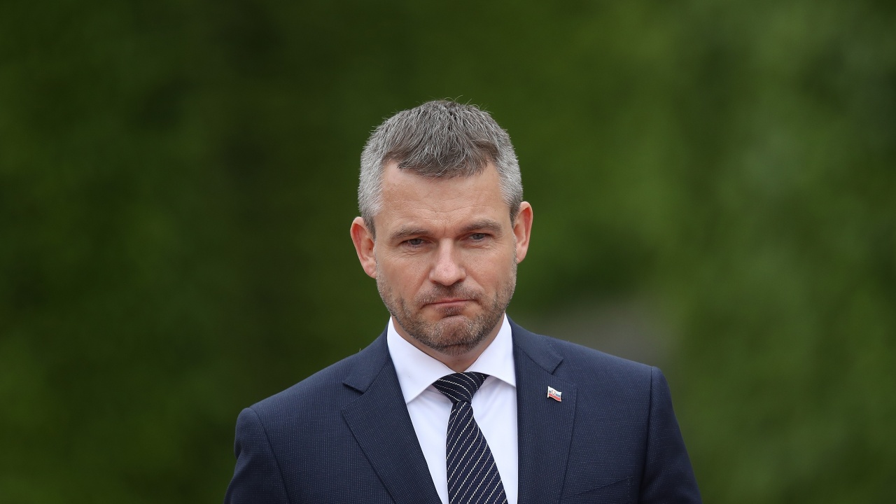 Популист и скептичен към Украйна: кой е новият президент на Словакия?