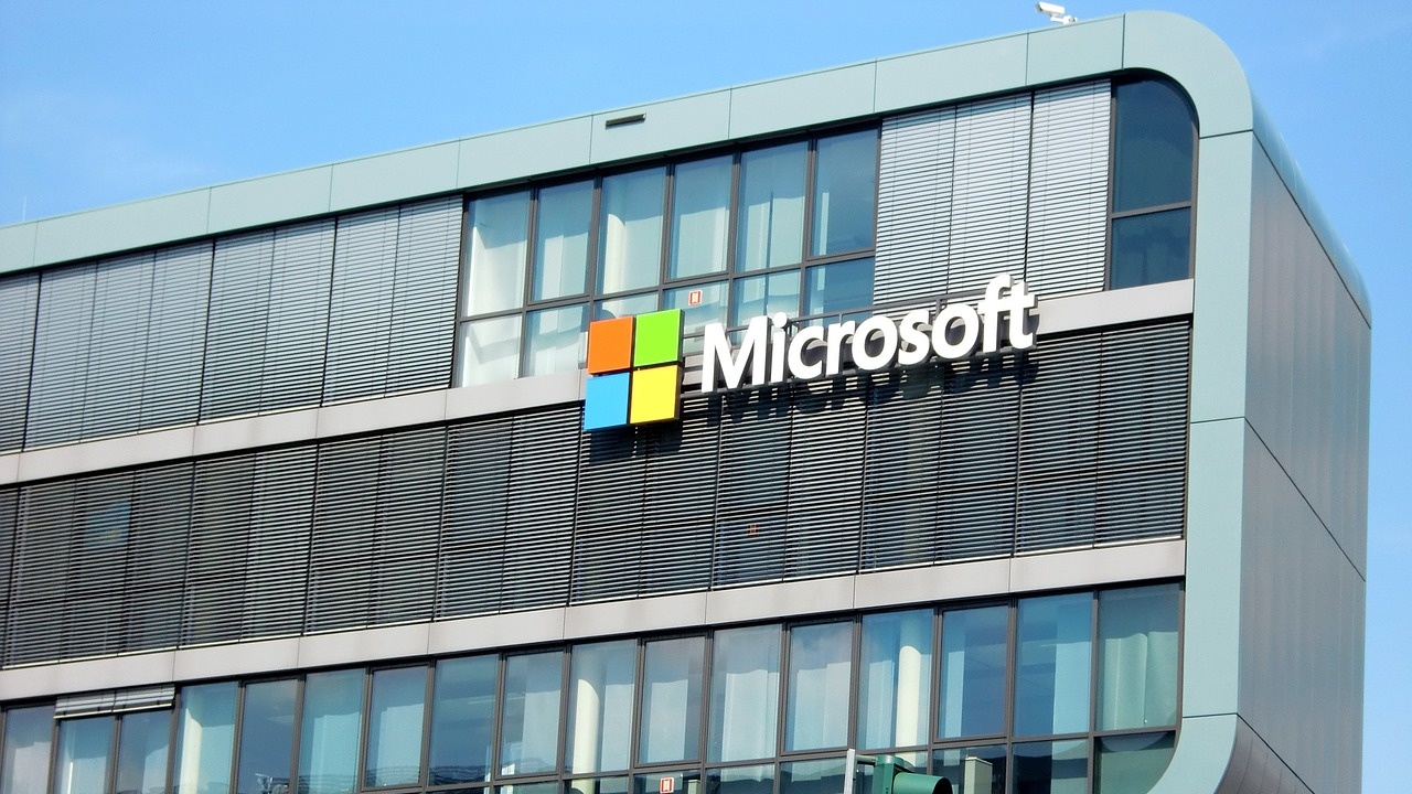 Американският технологичен концерн Майкрософт (Microsoft) ще отвори нов център за