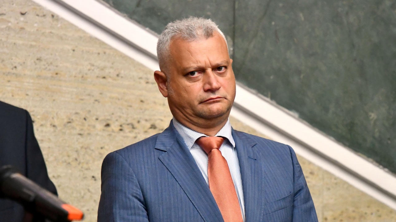 Заместник-министърът на правосъдието Емил Дечев обяви, че ще подаде оставка.