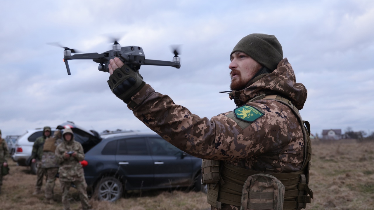 Украински бойни дронове удариха школа за пилоти в Русия