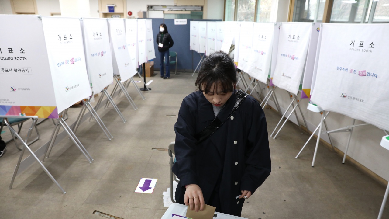 В Южна Корея гласуват на парламентарни избори