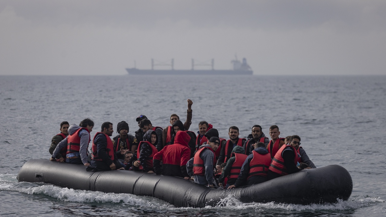 Откриха телата на три деца бежанци, удавили се край гръцки остров