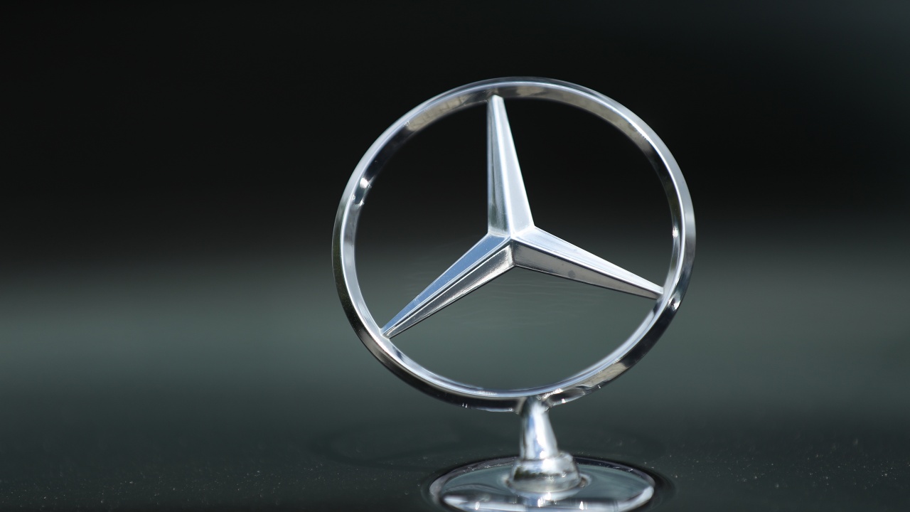 Германският автопроизводител Мерцедес (Mercedes-Benz) изтегля 341 000 автомобила от моделите