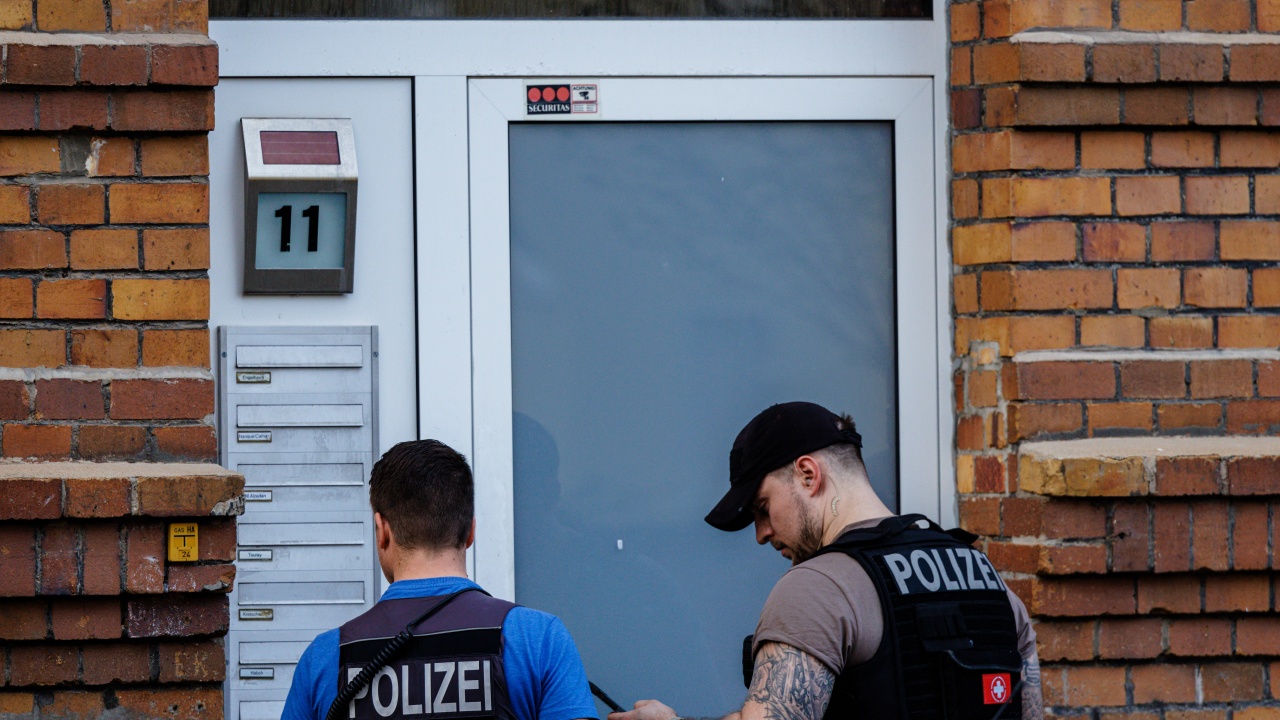 Трима младежи в Германия са арестувани по подозрение в подготовка на терористична атака