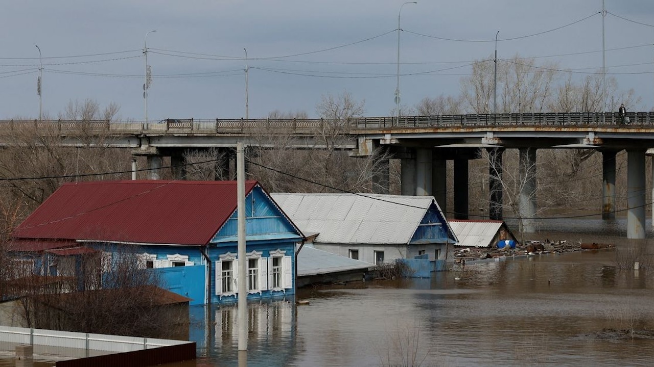 Властите на руския град Оренбург призоваха за масова евакуация на
