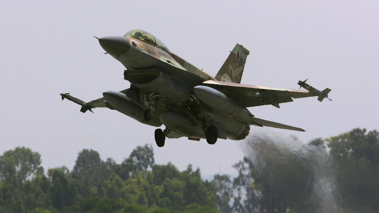 Израел подготвя бойни пилоти за извършване на въздушни атаки по