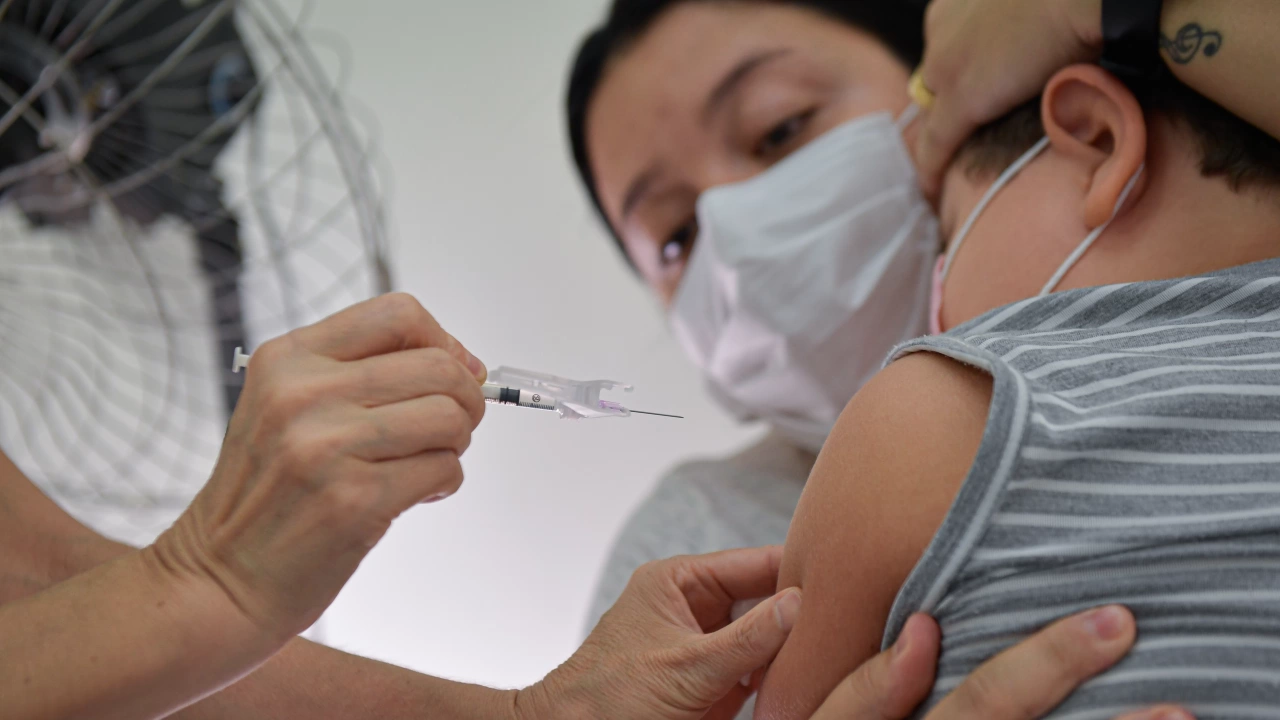 В Столичната регионална здравна инспекция СРЗИ ще извършват имунизации на