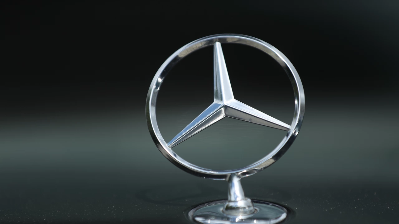 Германският автопроизводител Мерцедес Mercedes Benz изтегля 341 000 автомобила от моделите