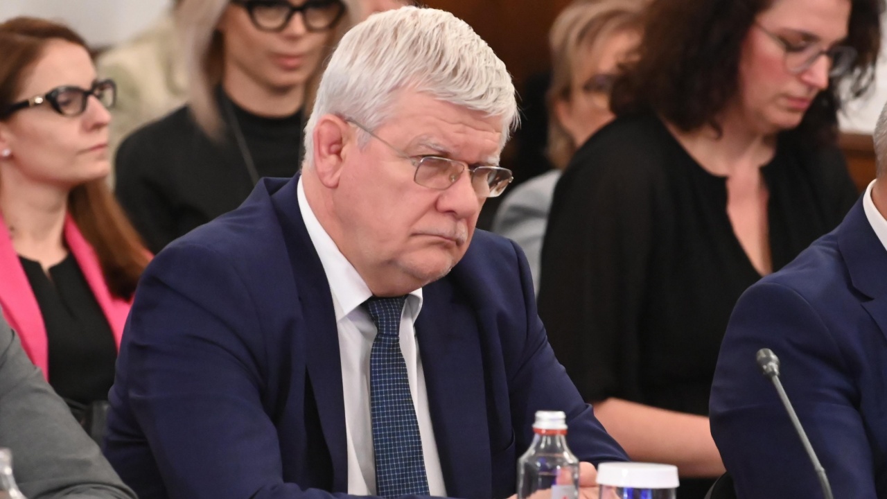 Премиерът Димитър Главчев предлага персоналният състав на служебния кабинет да