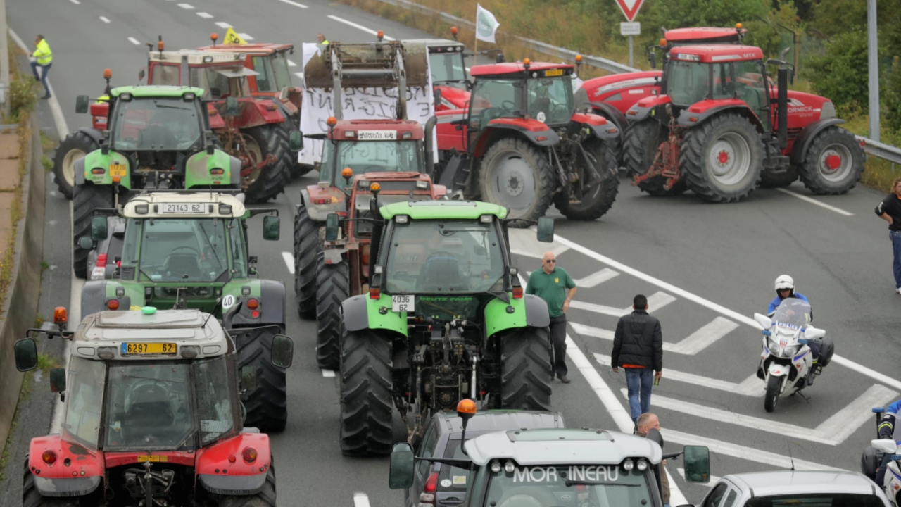 Полски протестиращи възпрепятстват движението на товарни автомобили на два гранични