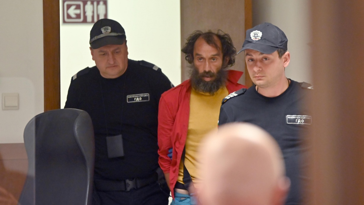 Обвиняемият за поругаването на гроба на Иво Димитров беше доведен