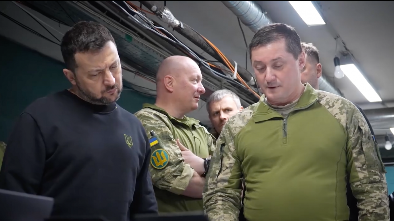 Снимка: Зеленски посети военен команден пункт на отбраната на Часов Яр