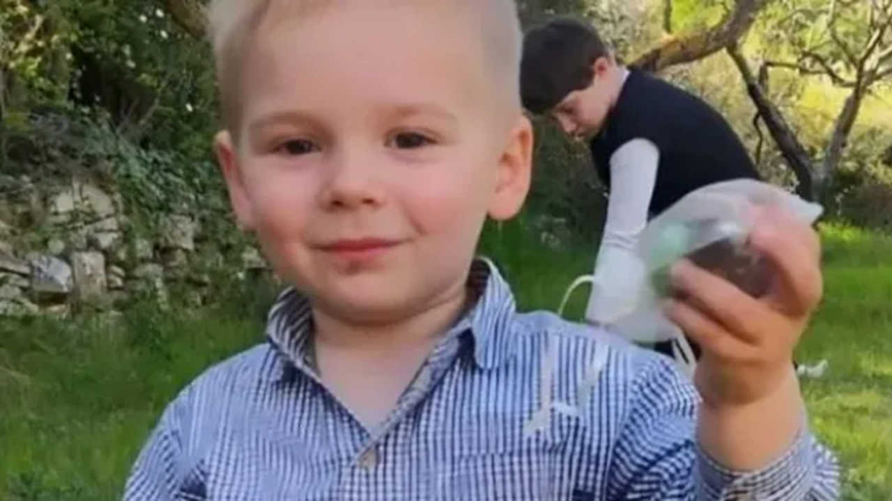 Нова загадка около смъртта на 2-годишния Емил: Защо обувките му са без връзки?
