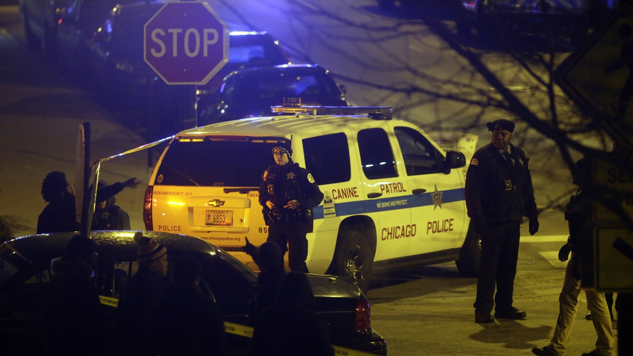 В Чикаго през нощта е бил убит полицай, докато се прибирал от работа