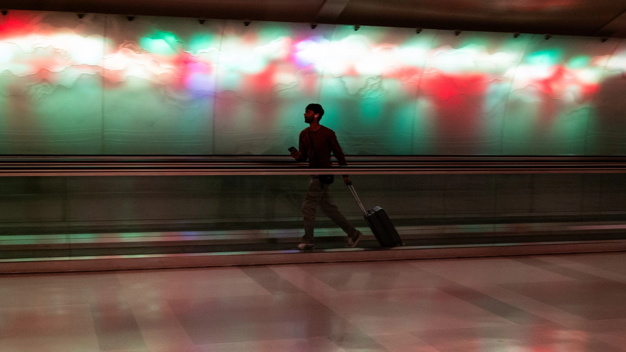 Иранските летища включително двете в Техеран възобновиха дейността си Тя