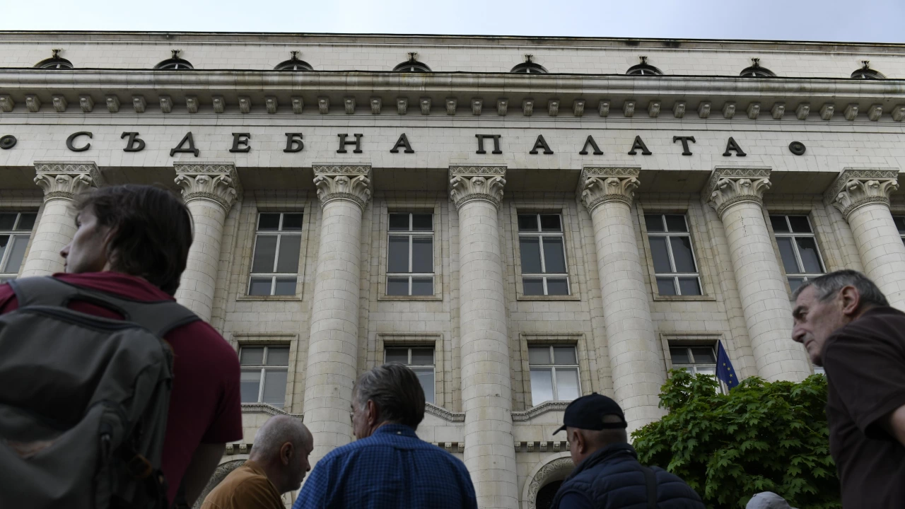 Десетки се събраха на протест пред Съдебната палата в София Недоволството
