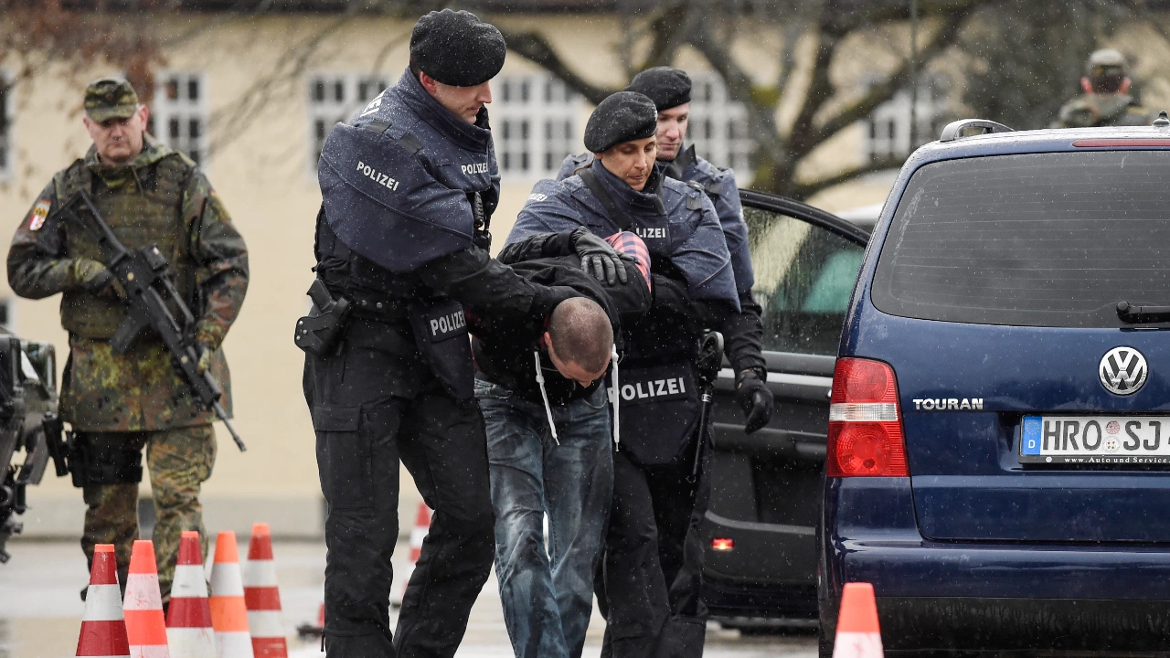 Властите в Германия са арестували двама руски агенти по обвинение