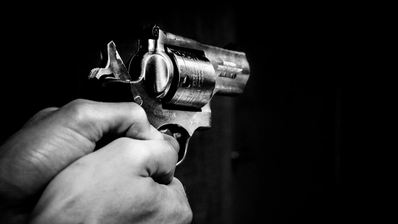Мъже стреляха с пистолет от кола в Пловдивско съобщиха от