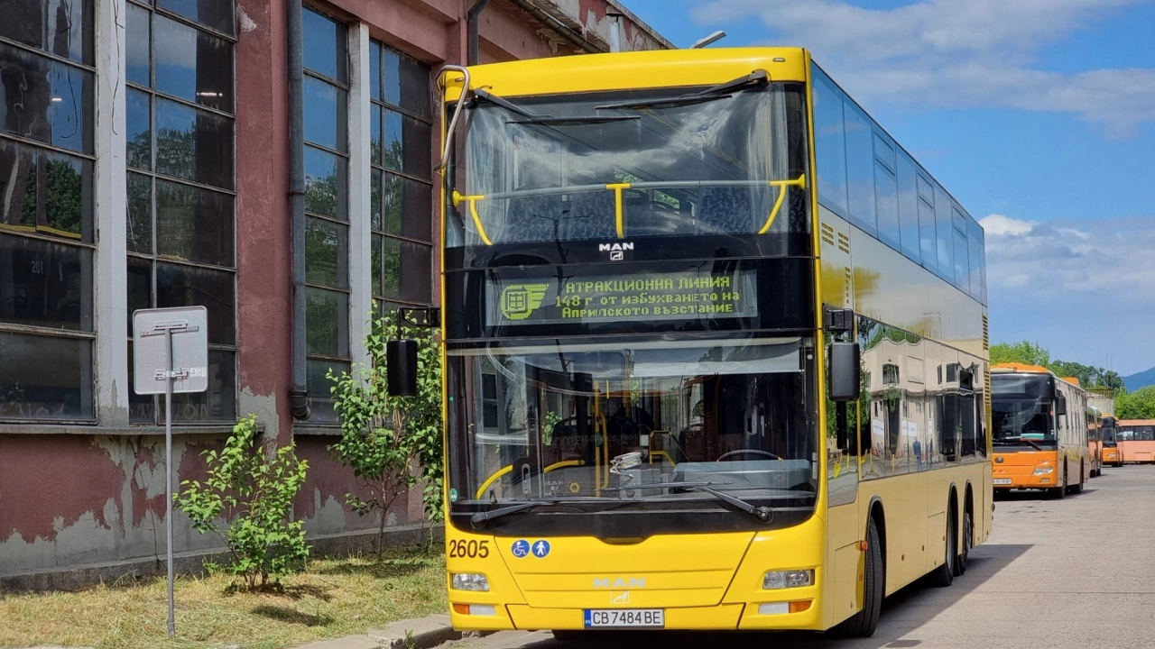 Атракционен двуетажен автобус ще върви днес по линията пл