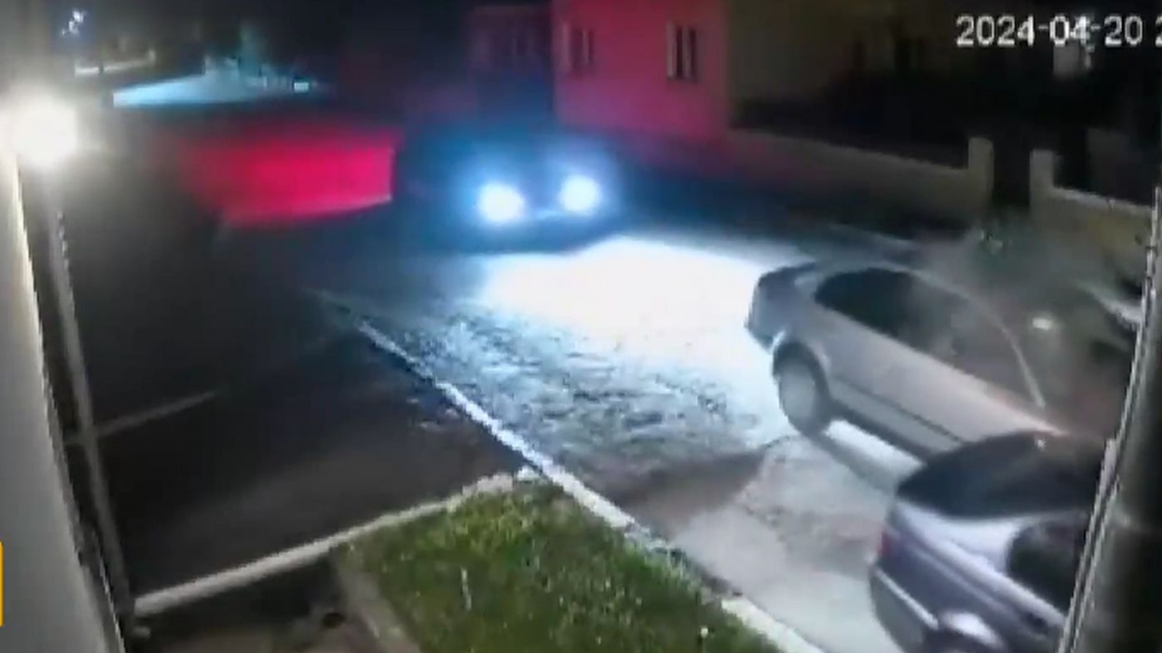 Шофьор се вряза в паркиран автомобил във Врачанско