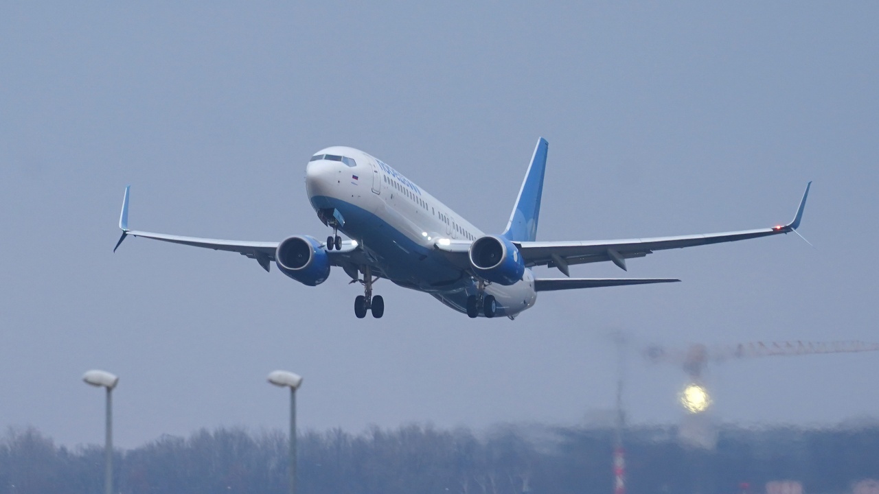 Авиотрафикът от и до Париж е нарушен въпреки отмяната на стачката на авиодиспечерите