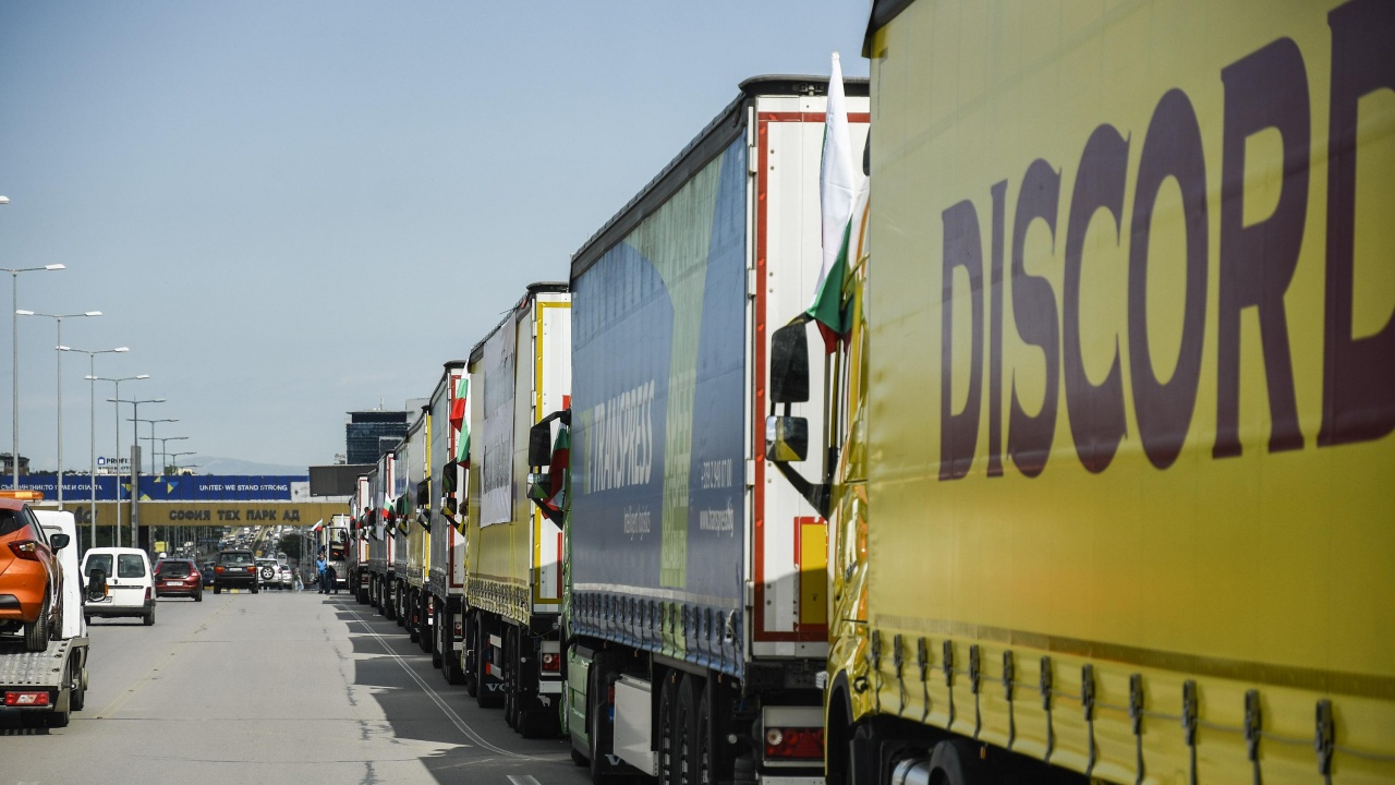 Интензивен е трафикът за товарни автомобили на някои от граничните пунктове с Румъния