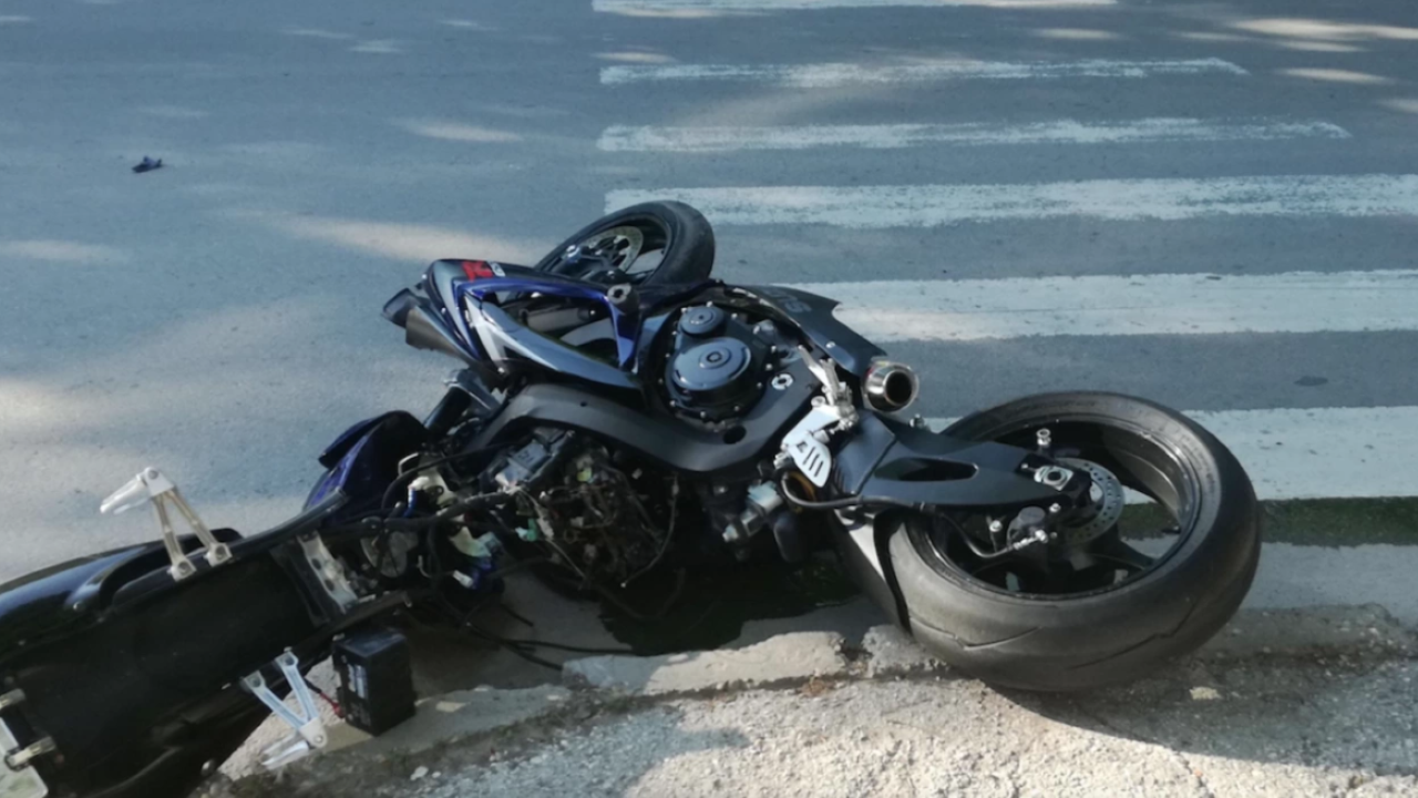 Мотоциклетист е загинал на ул. Оборище в Лясковец. Произшествието е