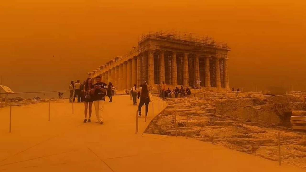 Природен феномен в съседна Гърция небето е оранжево  Причината е