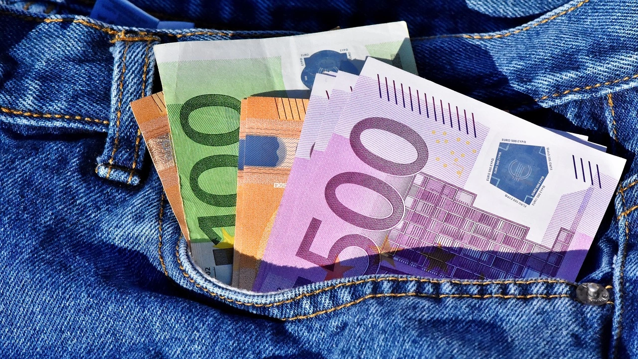 Великденска надбавка от 250 евро ще получат пенсионерите с нискидоходи