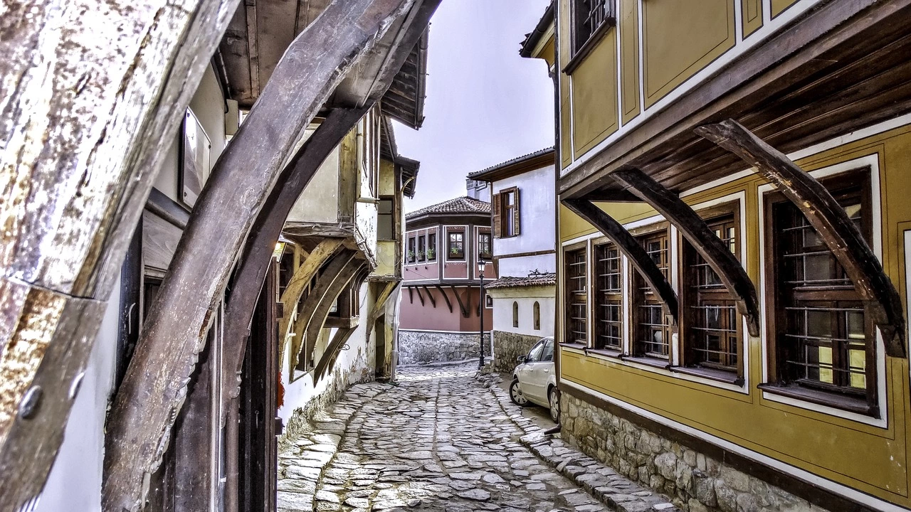Къща в архитектурно историческия резерват Старинен Пловдив се самосрути днес Необитаемата