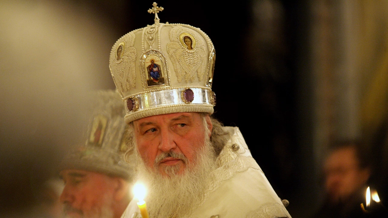 Главата на Руската православна църква санкционира свещеник който отслужил панихида