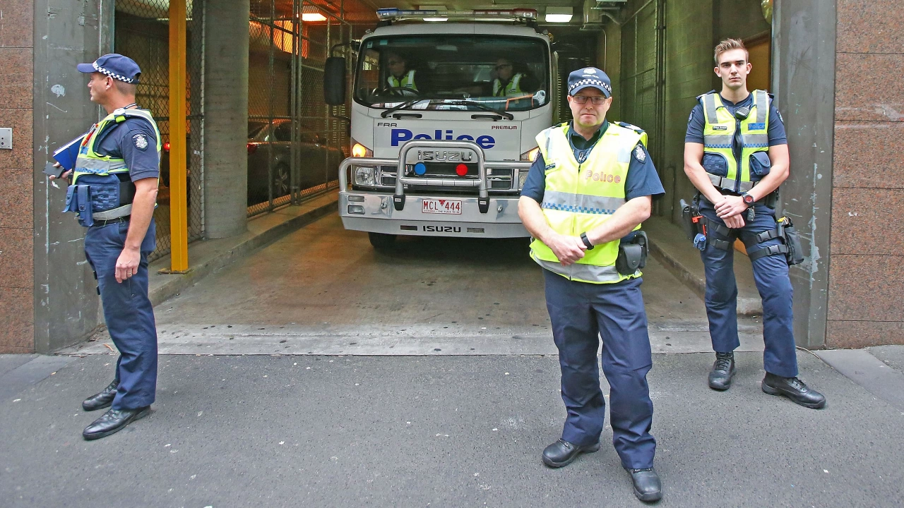Австралийската полиция арестува седем тийнейджъри в Сидни обвинени в това