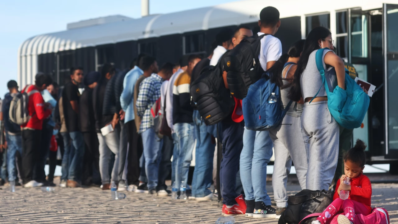 Общо 647 мигранти са настанени в 16 центъра за прием
