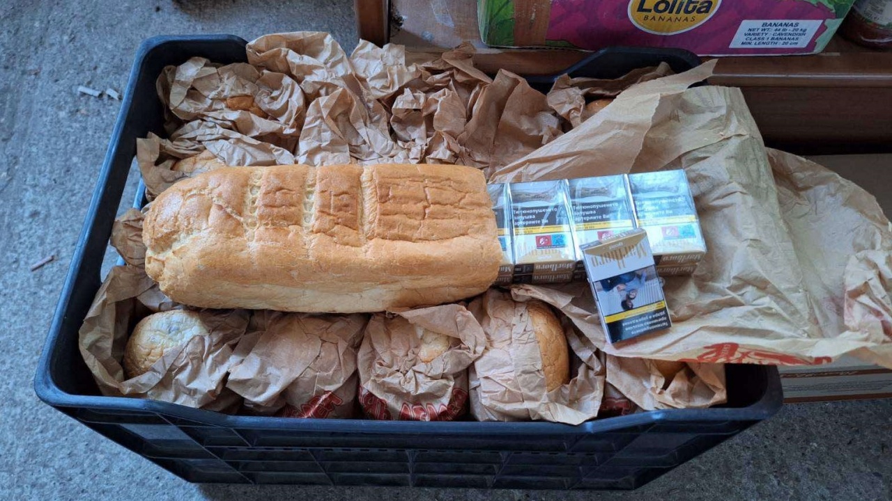 Задържаха над 3000 кутии цигари, скрити в издълбани самуни хляб