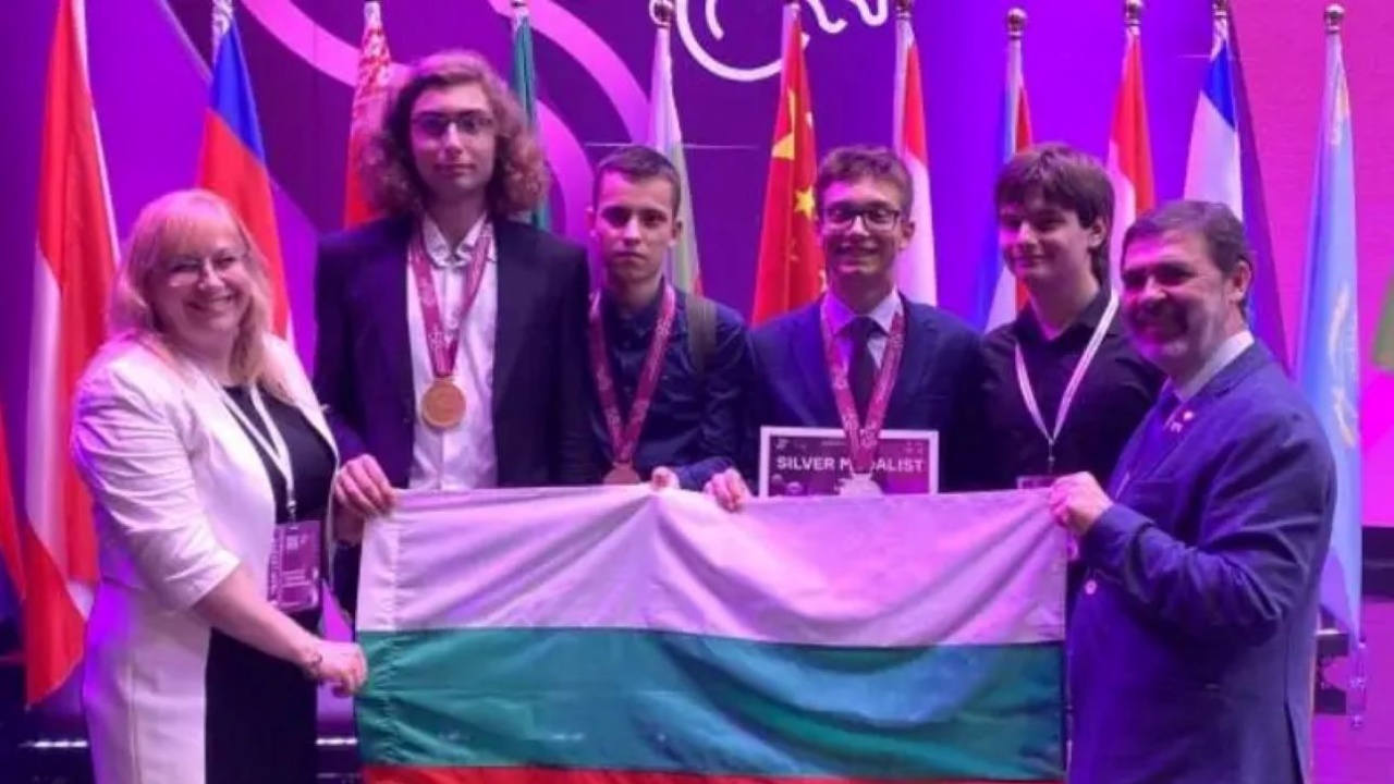 Български ученици грабнаха медалите на Международна олимпиада по химия